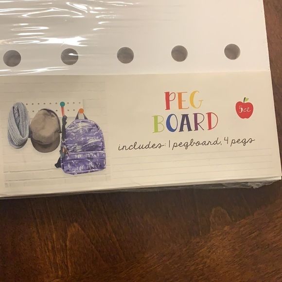 Peg Board with hooks - Picture 2 of 5